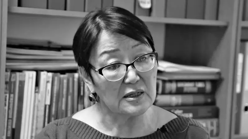 “Алтын адам“. Депутат Ермұрат Бапи қаралы хабарды жеткізді