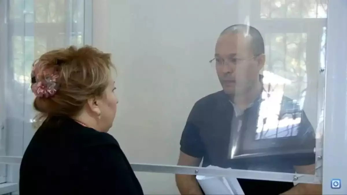 Блогер Руслан Жанпейісов қамауға алынуына қатысты мәлімдеме жасады: Сот оны 15 тәулікке қамады