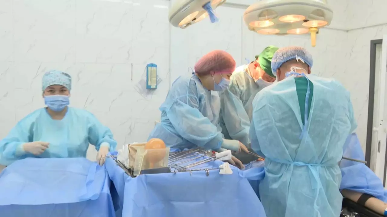 Семейде 47 жастағы әйелге күрделі операция жасалды