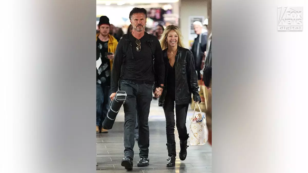 Лоренцо Ламас обретает счастье с Хизер Локлир после долгих лет «проб и ошибок».