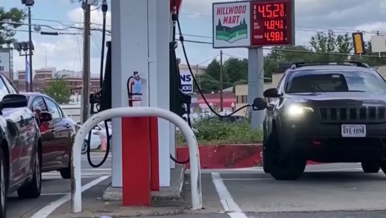 Цены на бензин в США достигли четырехлетнего максимума