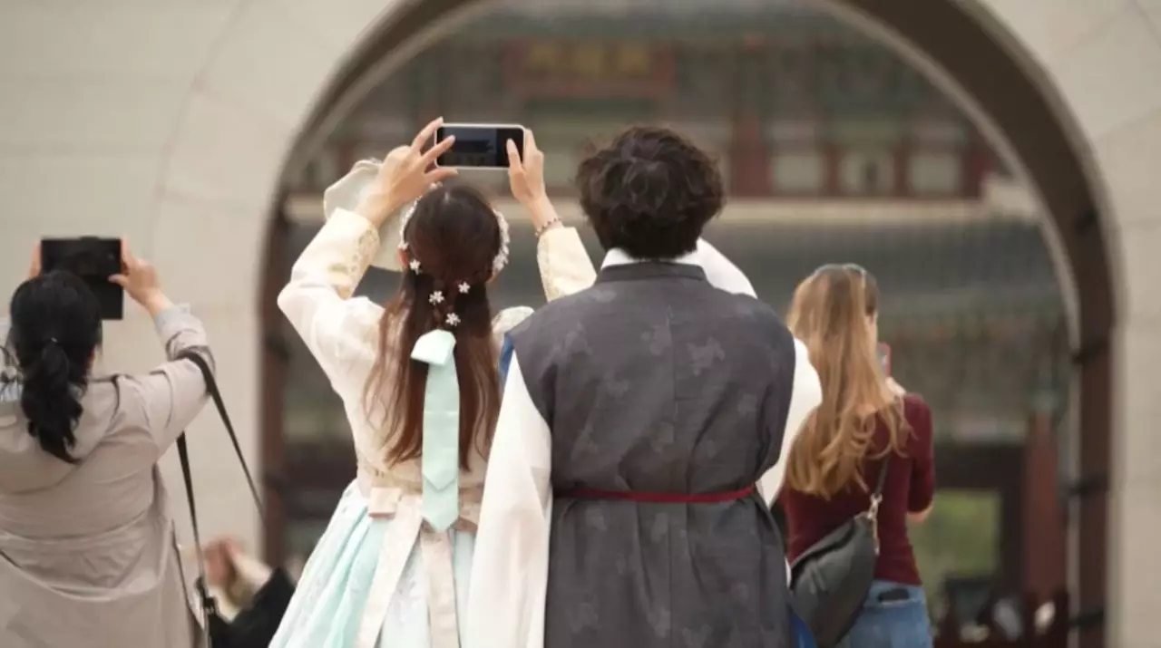 Әлемде блогерлердің кірісін бақылау күшейді