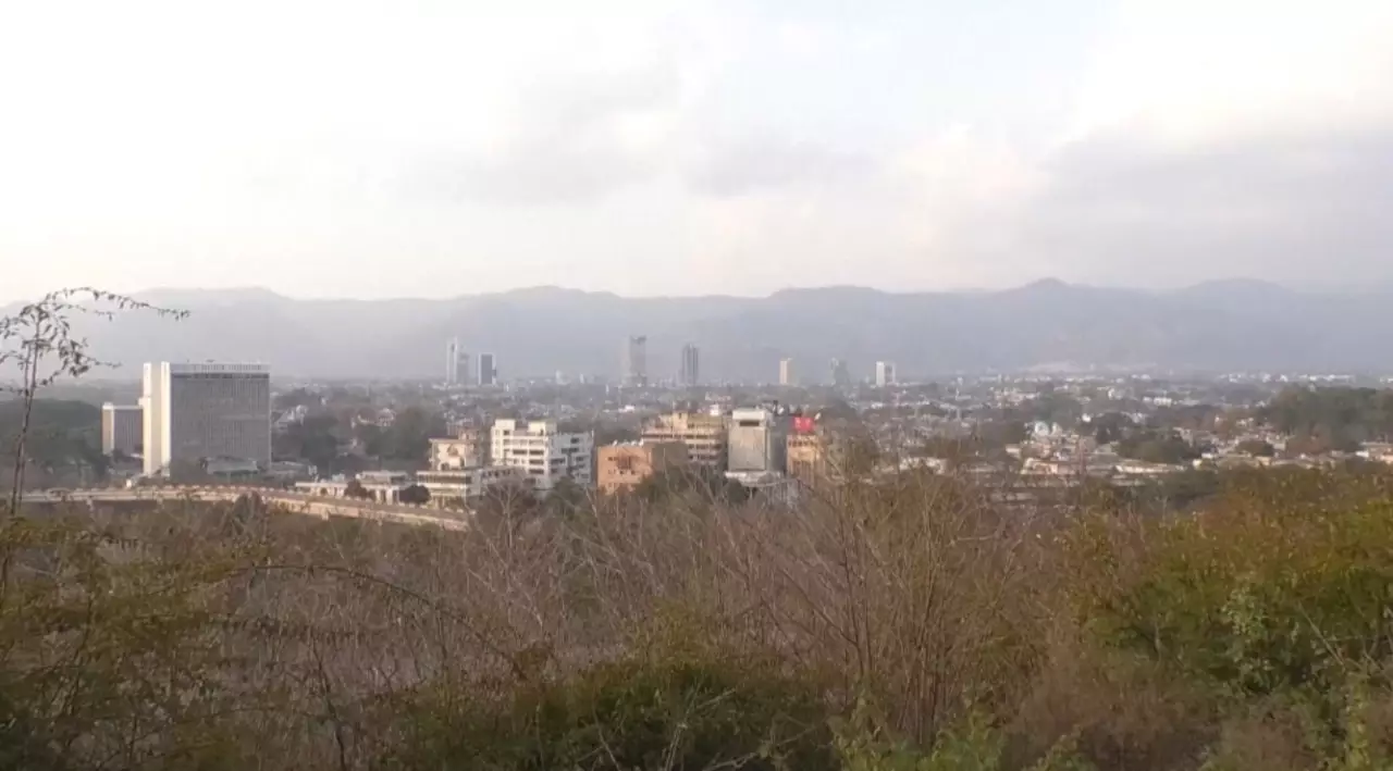 Пәкістан Иран үшін жүк транзитін ашты