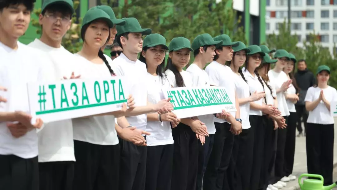 Более 100 тысяч выпускников высадили деревья по всей стране