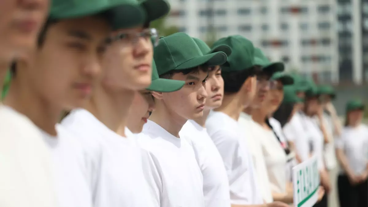 Мектеп бітірушілер елді жаппай көгалдандыруға кірісті