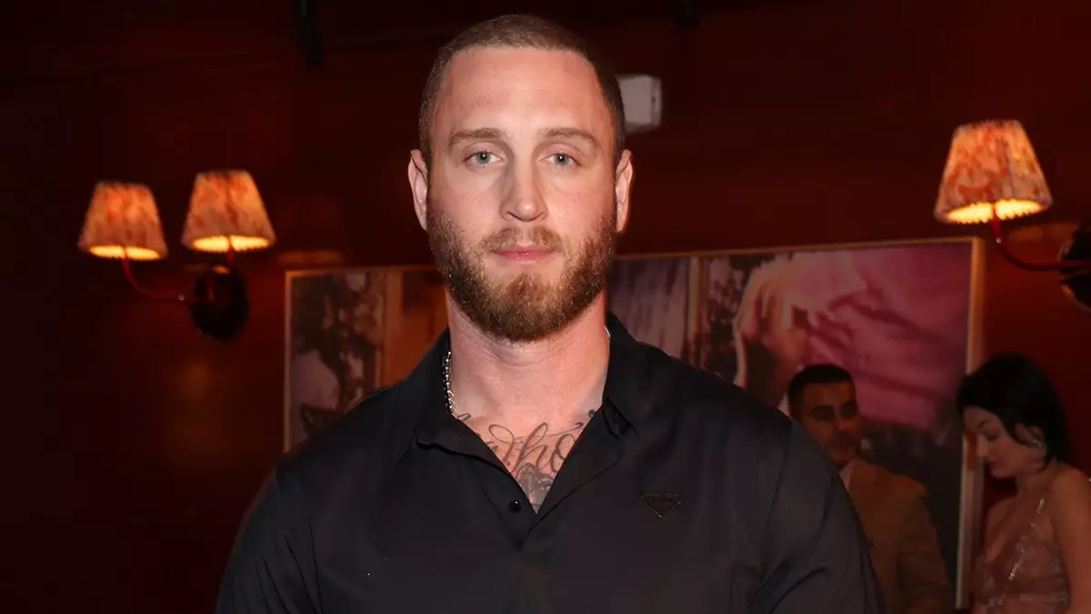 Чет Хэнкс променял роскошные апартаменты на трейлерный парк в Нэшвилле.