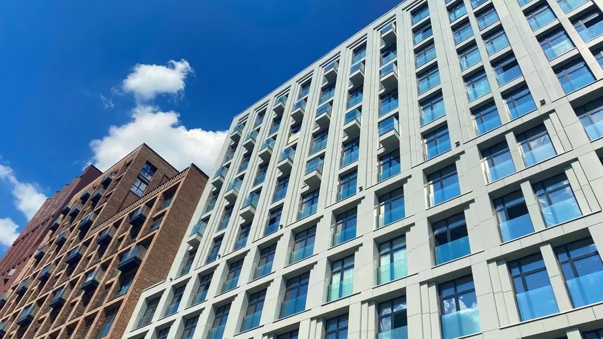 Раздавал квартиры своим: в Актобе чиновника осудили за схему с жильём