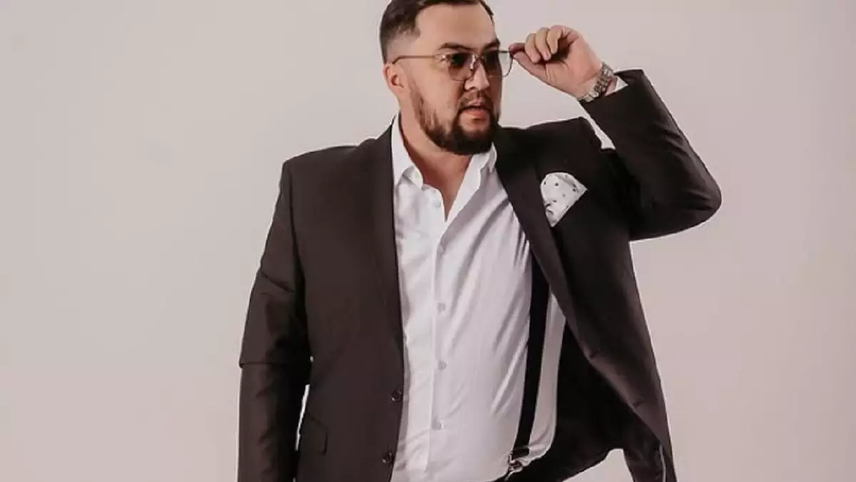 Известного КВН-щика Акылбека Скендирова накажут за хулиганство в поезде