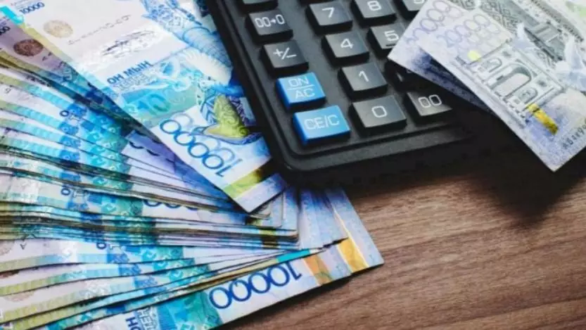 Зарплаты на сотни миллионов задолжали рабочим в Казахстане