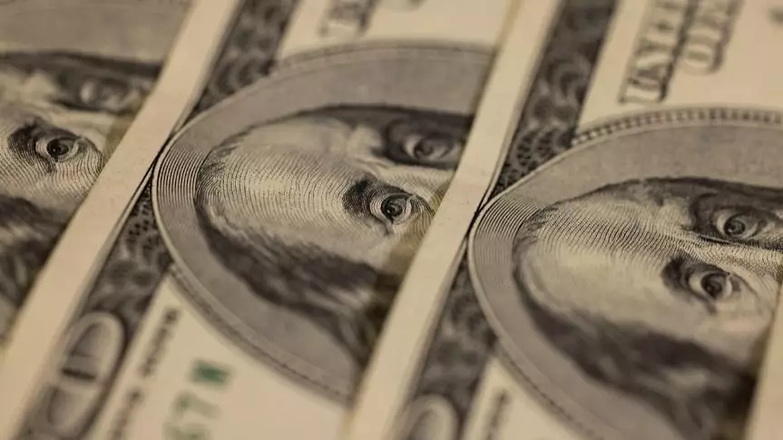 Доллар снова просел на торгах в Казахстане