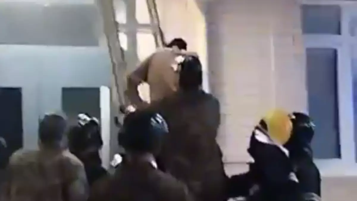 В Караганде юноша выпал из окна