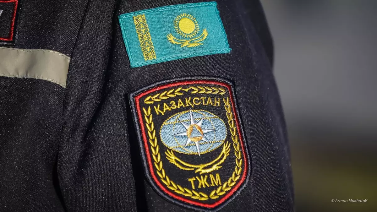 Қарағандыда 20 жастағы жігіт үшінші қабаттың терезесінен құлап кетті