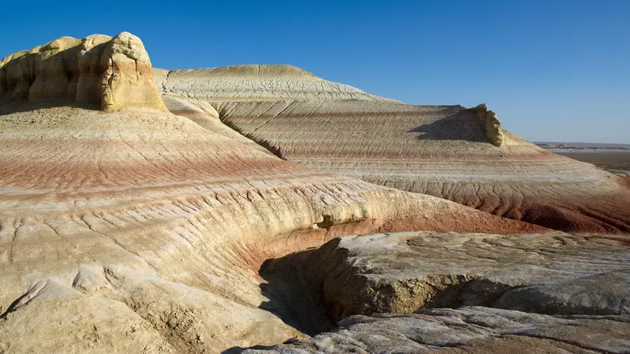Знаменитый «Тирамису» в Мангистау защитят от водителей-вандалов: акимат уже готовит изменения