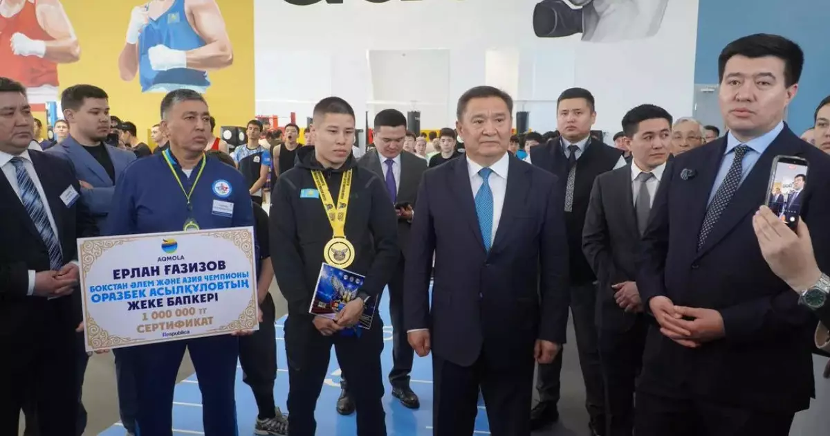 Танымал боксшы Оразбек Асылқұловқа екі бөлмелі пәтердің кілті табысталды 