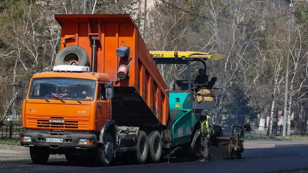 В Павлодаре стартовал сезон благоустройства и ремонта дорог