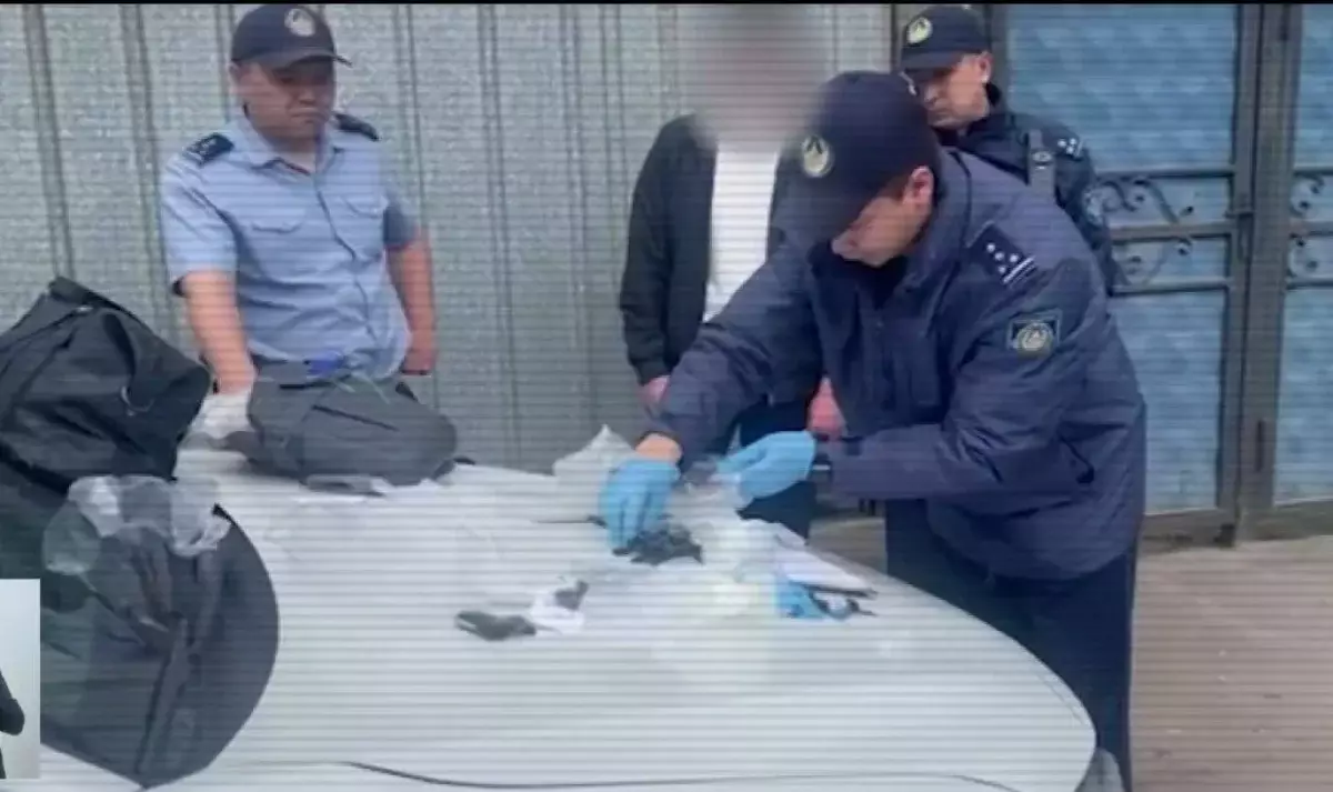 Заңсыз айналымға қарсы күрес: есірткі курьері ұсталды