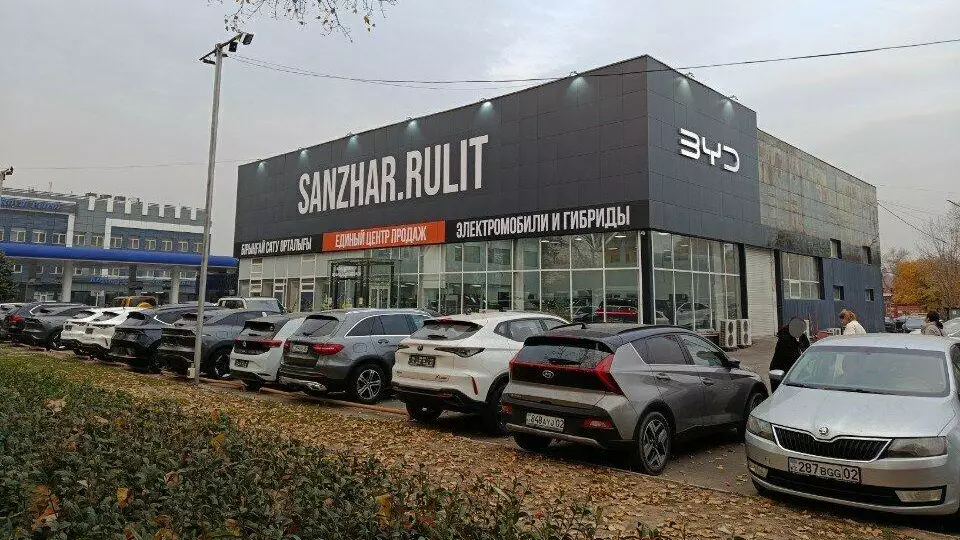 Қытай көліктерін алдап сатқан менеджер алты жылға сотталды