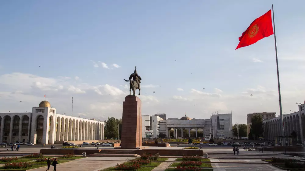 Қамшыбек Тәшиевке Қырғызстандағы билікті күшпен тартып алу туралы айып тағылды