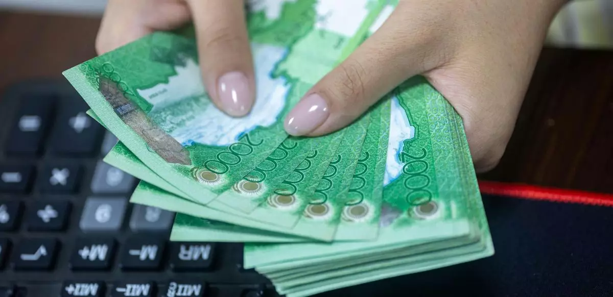 Почему пенсионные счета казахстанцев уходят в минус и кто за это ответит