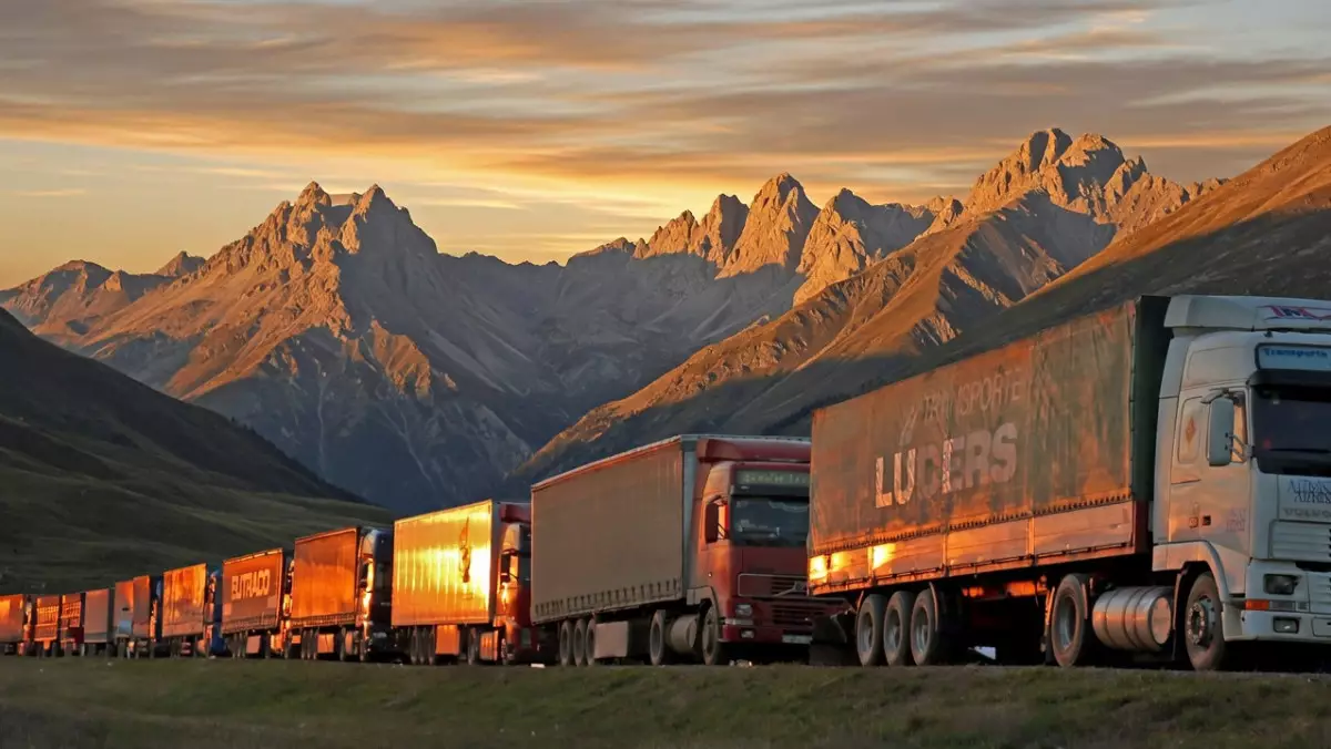 Водителям из Казахстана разрешили находиться в РФ до 180 дней