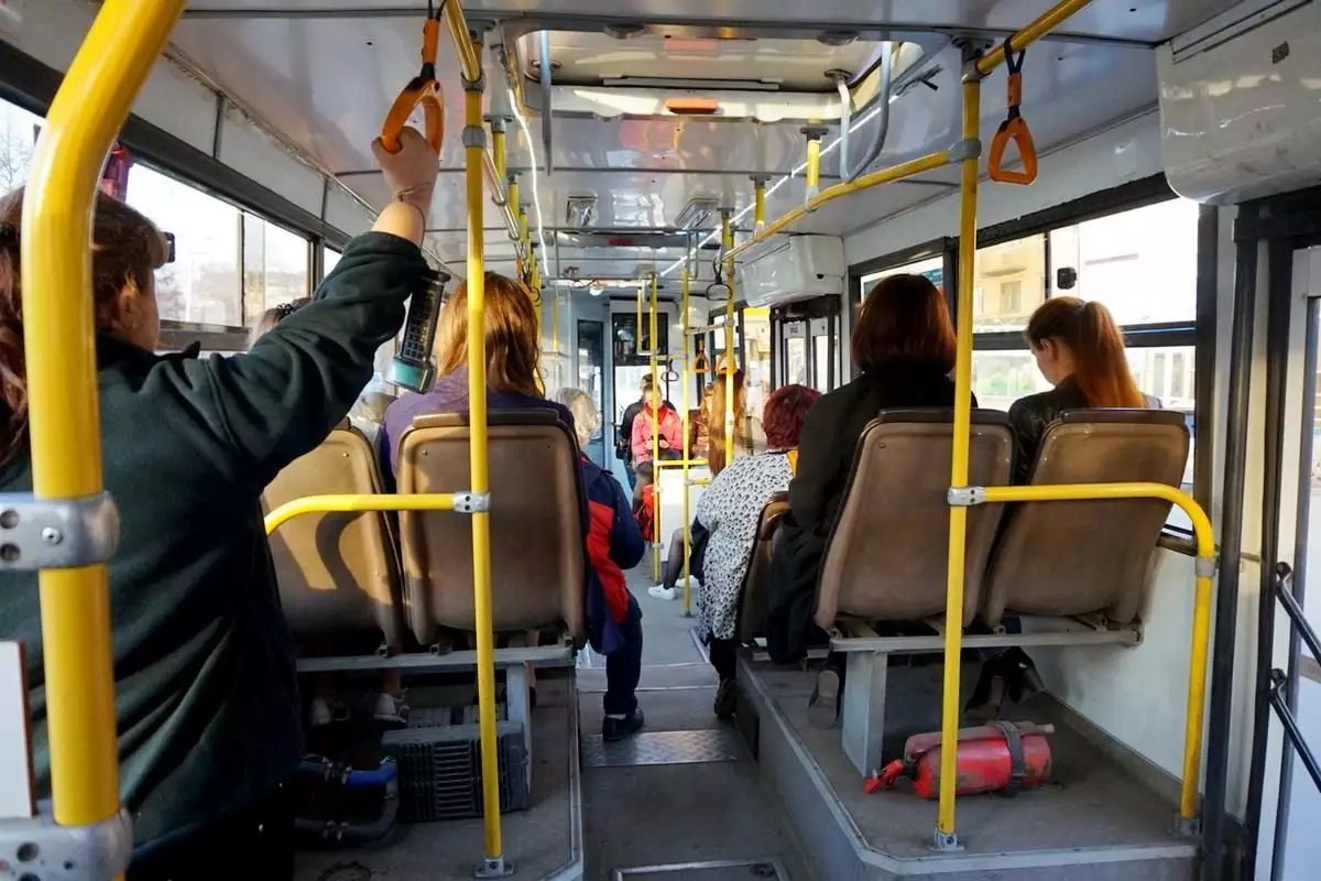 «Ресейге көрсетем»: жұрт кондуктордан орысша сөйлеуді талап еткен тараздыққа шүйлікті