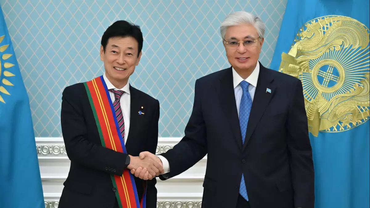 Токаев наградил японского политика орденом «Достық»