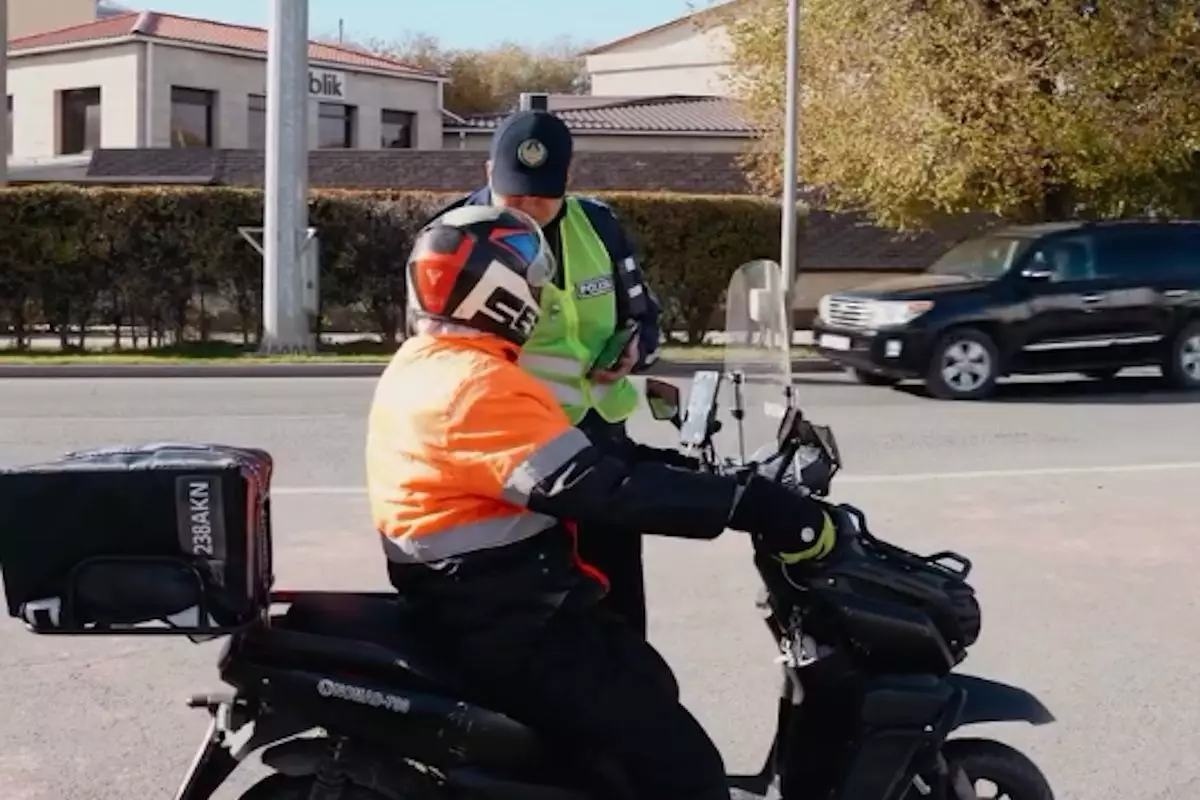 В Атырау полиция проверит водителей мопедов