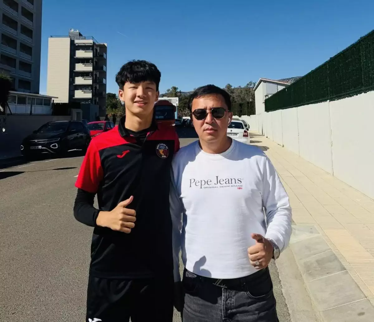 “Испаниялық алпауыттар бірінен соң бірі оны алуды қалады” – Оралдан “Ла Масияға” дейін : “Барселона” тарихындағы алғашқы қазақ Кәрім Меңдіқановтың хикаясы