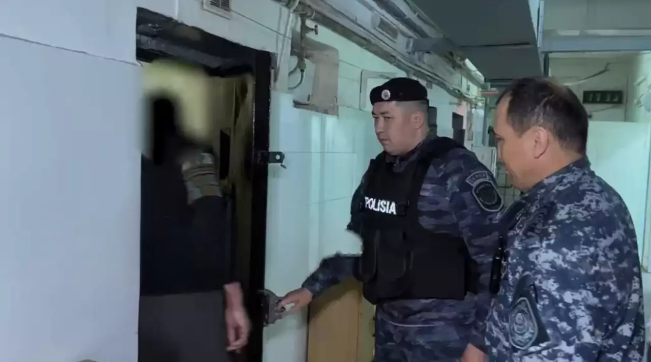 Алматыда 81 жастағы зейнеткерді ұрлап, үйін тартып алмақ болғандар ұсталды