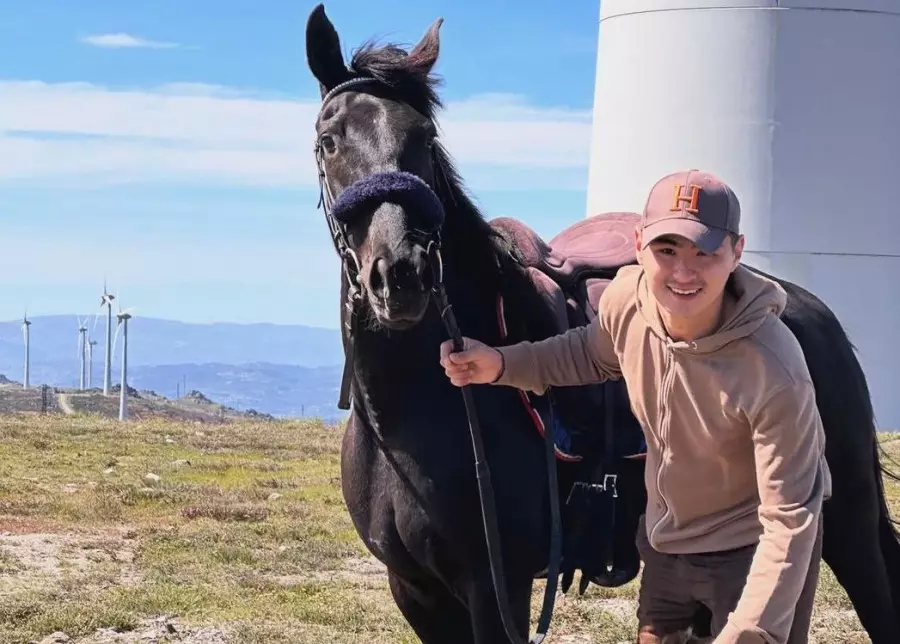 “Арқалыққа Моңғолиядан келген“. Бельгиялық әйел асырап алған Жәнібекке қатысты тың дерек шықты