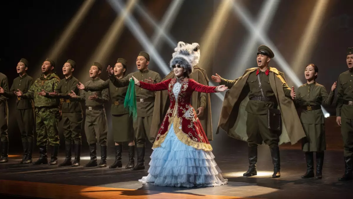 Точь-в-точь Роза Багланова: Зарина Макина покорила зрителей в мюзикле о легенде