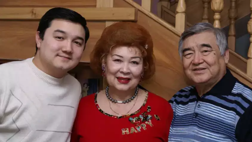 "Адам өледі, ажал қалады": Хасанғалиевтің ұлы қайғылы жазба жариялады (ФОТО)