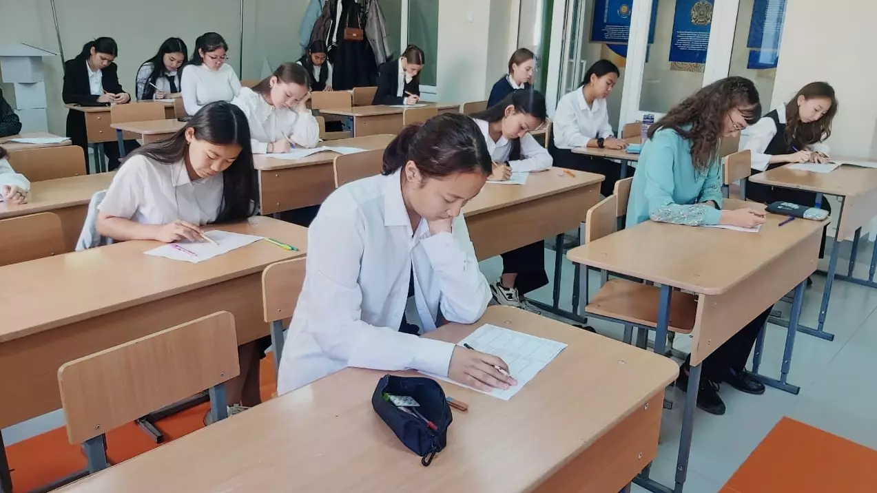 Мыңдаған мектептің оқушыларының білімі тексеріледі