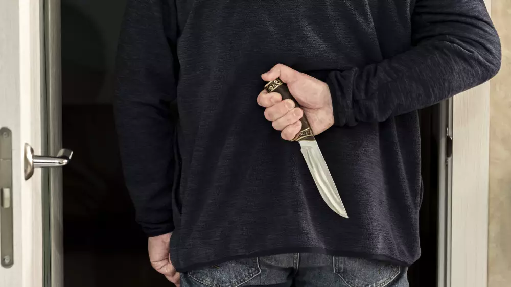 Алматыда экс-полицей бірге тұратын әйелін пышақтап өлтірген: марқұмның туыстары “аффект жағдайына“ сенбейді