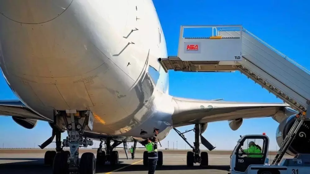 Почему международным авиакомпаниям выгодно заправляться в Казахстане: мнение эксперта