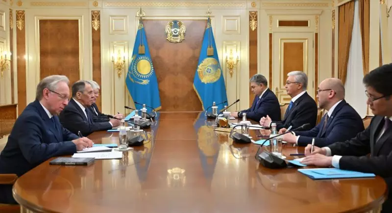 Токаев и Лавров обсудили предстоящий визит Путина в Астану