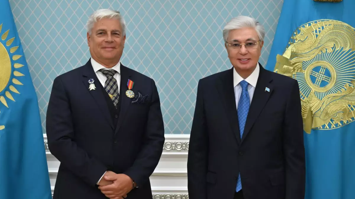 Тоқаев FCI президентін кинологияға қосқан үлесі үшін марапаттады