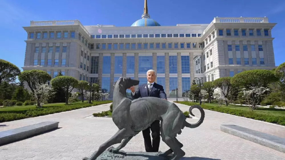 Ақордадағы тазы мүсіні мен бақ FCI басшысын таңғалдырды