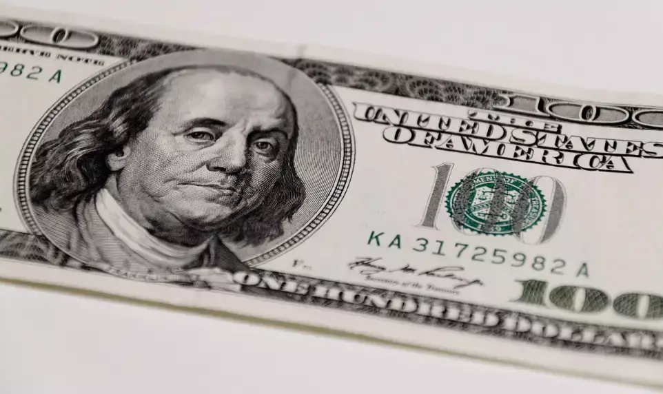 Қор биржасында доллар қайта күш алып келеді