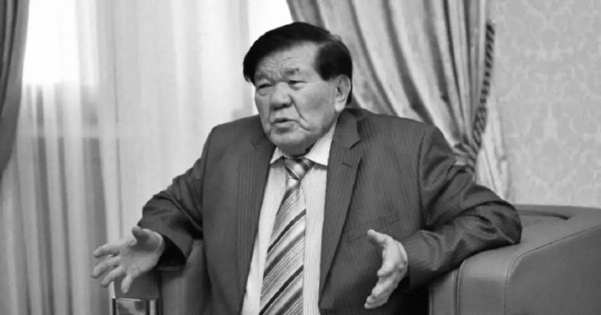  `Шахановтың өмір жолы қандай болса, жерлеуі де сондай айқай-шумен өтті` – тарихшы 