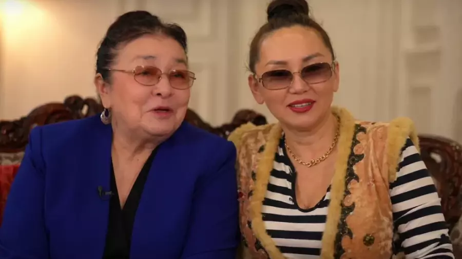 "Қорғансыз қылып көрсетіп отыр": Журналист Өтекешоваға 1 млн беретінін айтқан Алагөзованы қатаң сынады