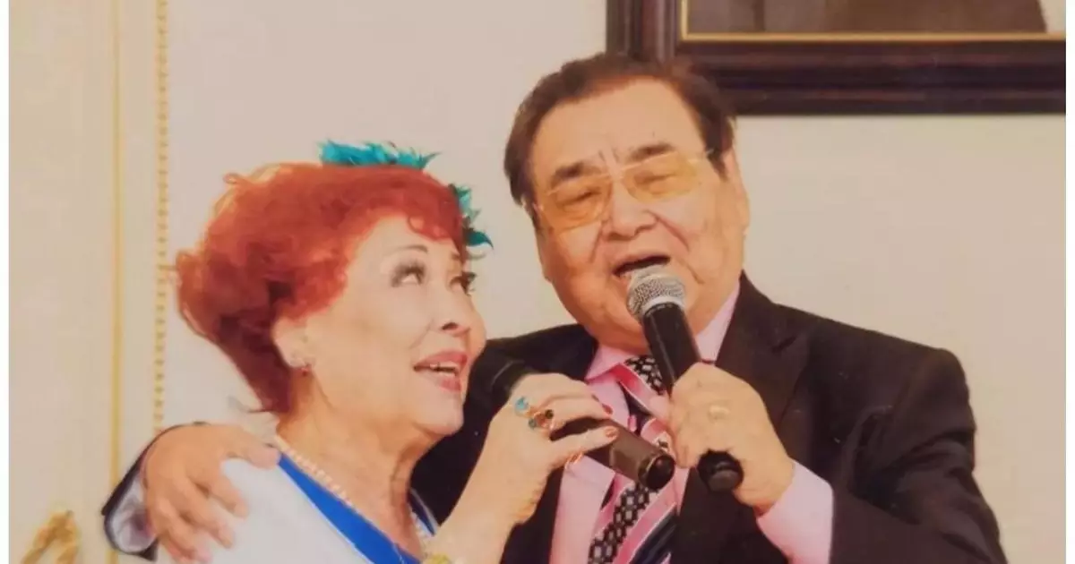  `Адам өледі, ажал қалады`: Ескендір Хасанғалиевтің ұлы әкесі жайлы әсерлі жазба жариялады (ФОТО) 