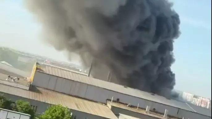 Под Алматы горит склад на картонном заводе