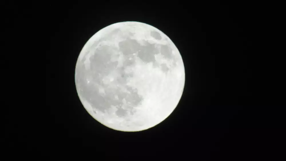 Қазақстандықтар мамырда екі рет айдың толғанын көре алады