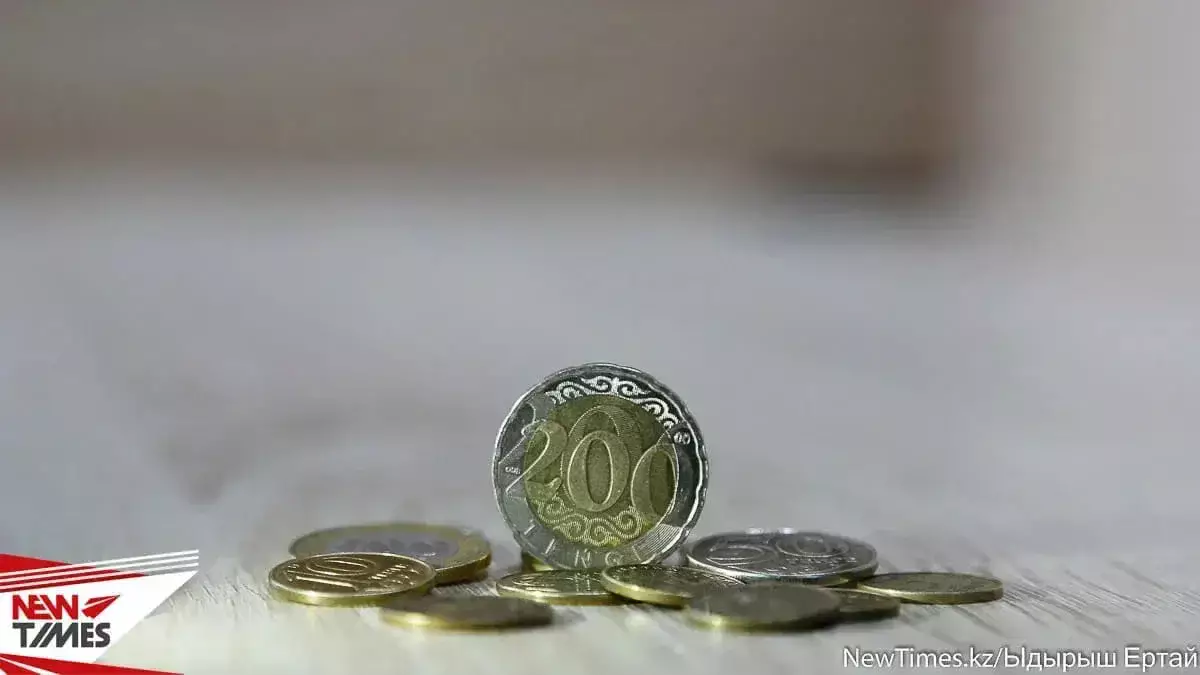 Тенге ослаб к доллару