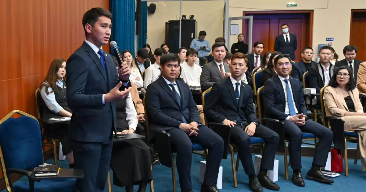   Мемлекеттік қызмет істері агенттігінің төрағасы жастарға жаңа кадр саясатын таныстырды   