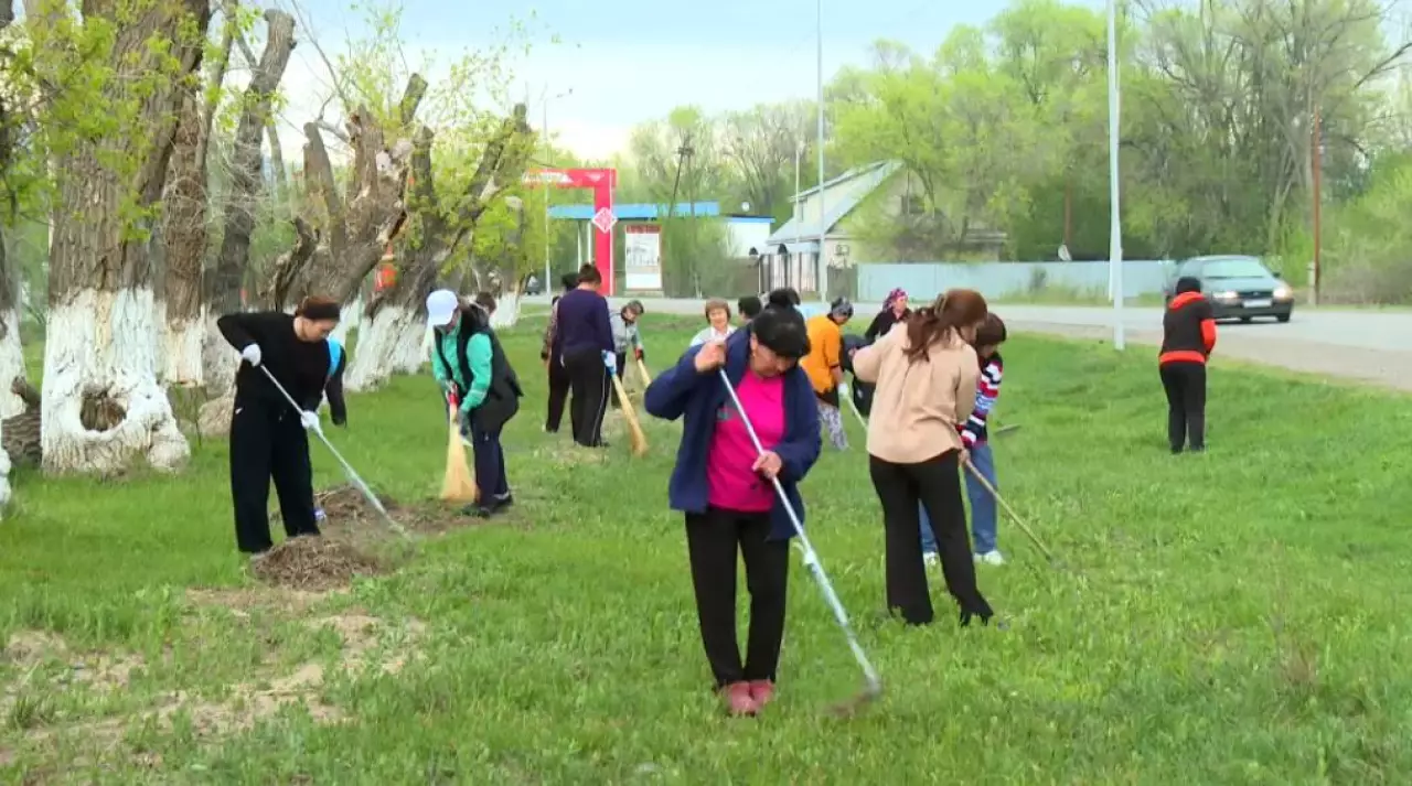 Масштабный субботник провели активисты области Абай