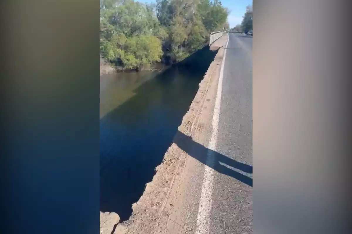 Мост через реку Чаган частично обрушился на западе Казахстана