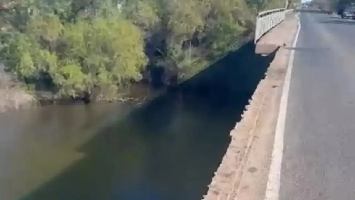 В ЗКО обрушился мост через Чаган на трассе к границе с Россией