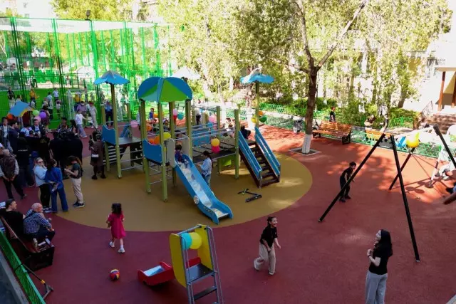 В Астане ко Дню единства открыли три обновлённых двора в районе Байконыр